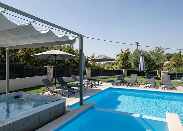 Manu Villa