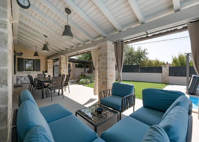 Manu Villa