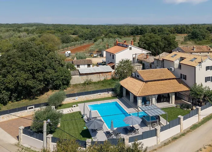 Manu Villa